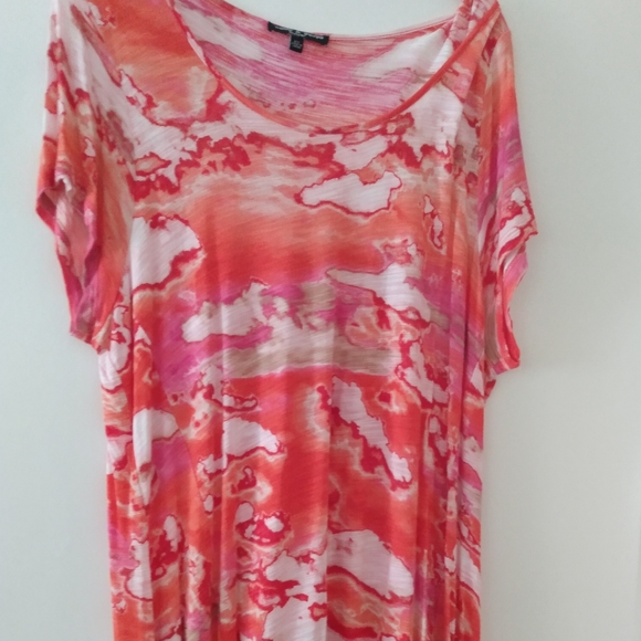 SOLD. Tops - Picture 2 of 5